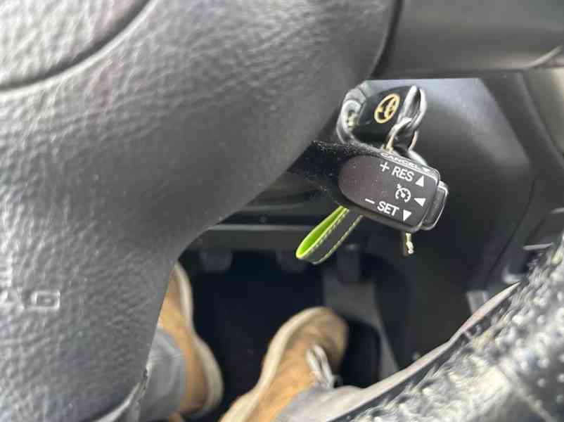 Toyota RAV4 2.0i Executive 4X4 benzín 110kw - foto 18