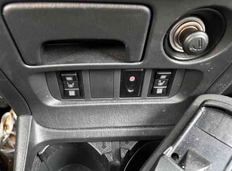 Toyota RAV4 2.0i Executive 4X4 benzín 110kw - foto 20