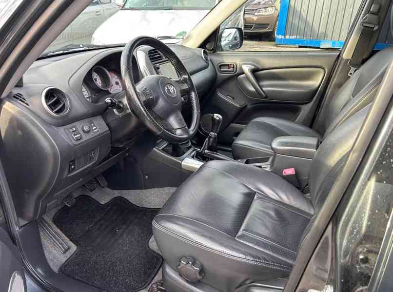 Toyota RAV4 2.0i Executive 4X4 benzín 110kw - foto 9