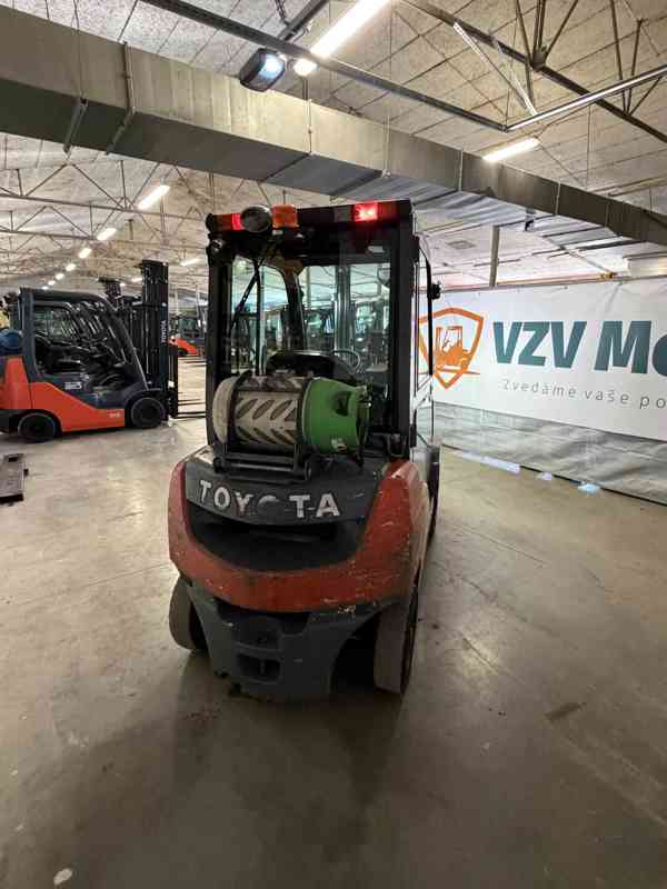 Vysokozdvižný vozík Toyota, 02-8FGF20 s pozicionerem - foto 2