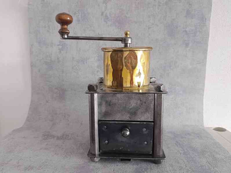 Velký hostinský mlýnek na kávu z 19. století. DOPRAVA ZDARMA