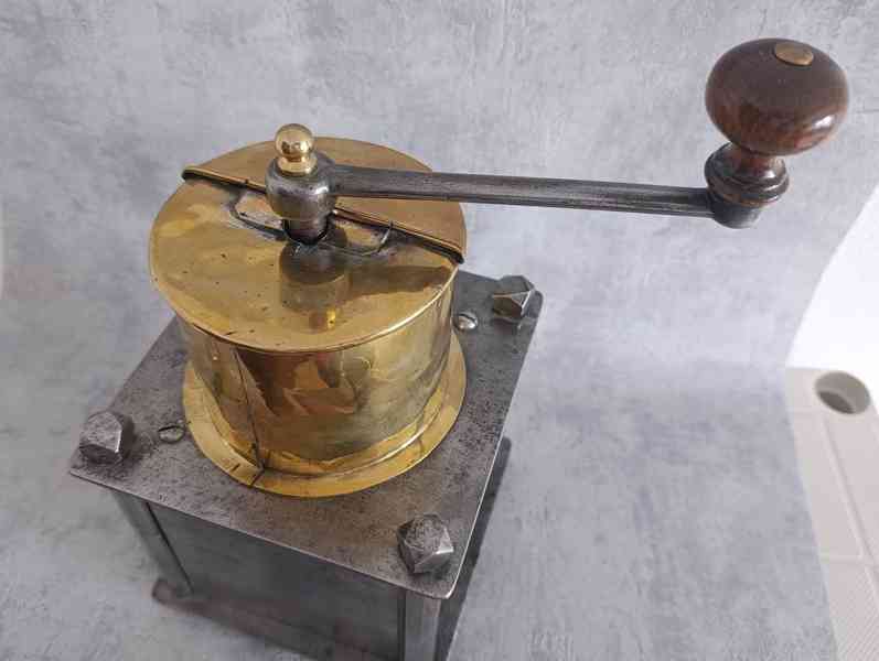 Velký hostinský mlýnek na kávu z 19. století. DOPRAVA ZDARMA - foto 20