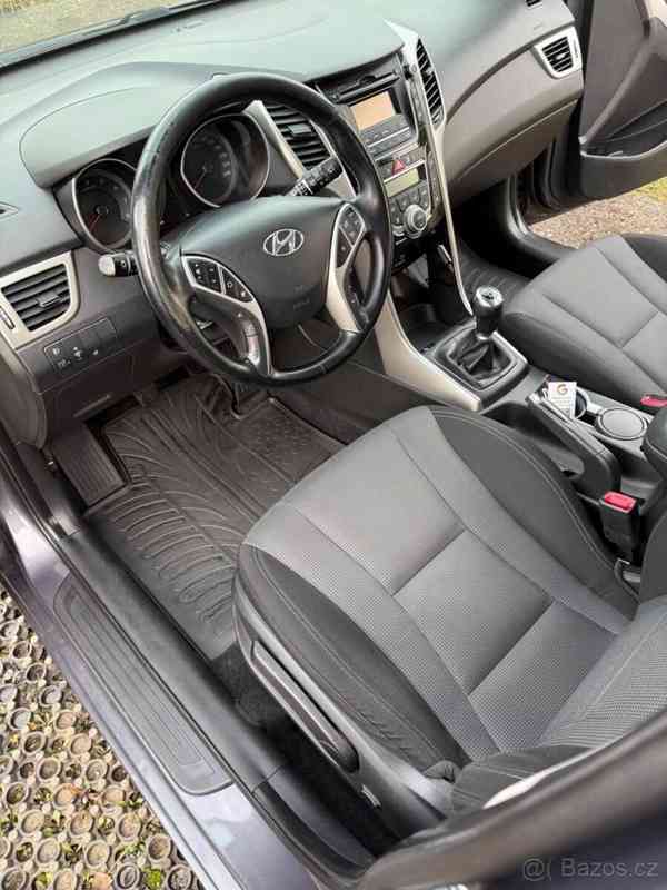Hyundai i30 1,6   MPi 88 kW 2016 druhý majitel - foto 15