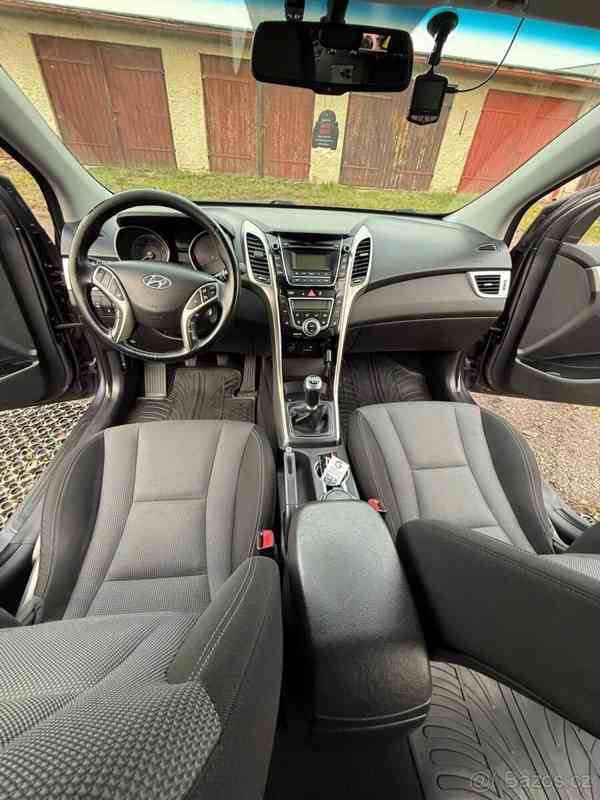 Hyundai i30 1,6   MPi 88 kW 2016 druhý majitel - foto 10