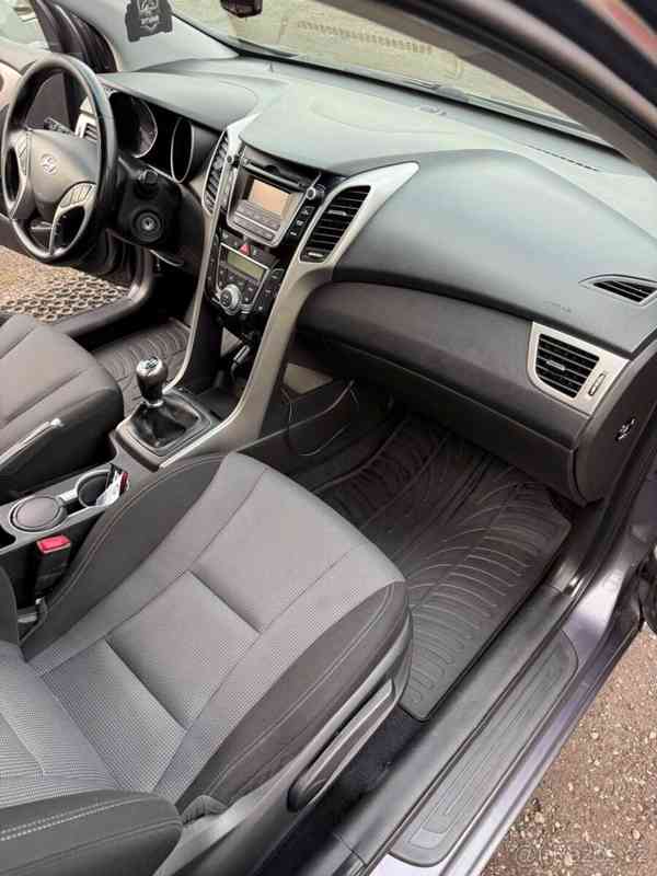 Hyundai i30 1,6   MPi 88 kW 2016 druhý majitel - foto 13