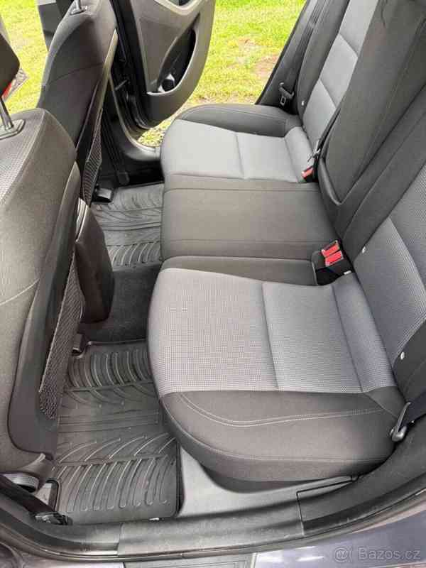 Hyundai i30 1,6   MPi 88 kW 2016 druhý majitel - foto 16