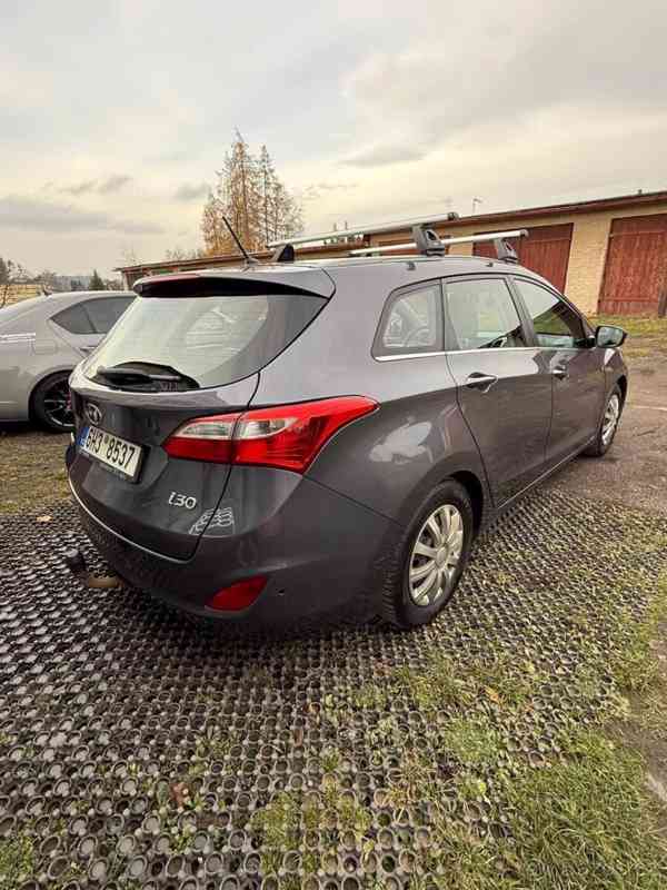 Hyundai i30 1,6   MPi 88 kW 2016 druhý majitel - foto 9