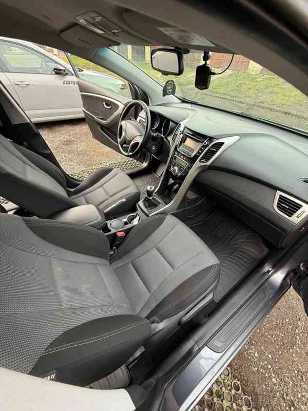 Hyundai i30 1,6   MPi 88 kW 2016 druhý majitel - foto 12