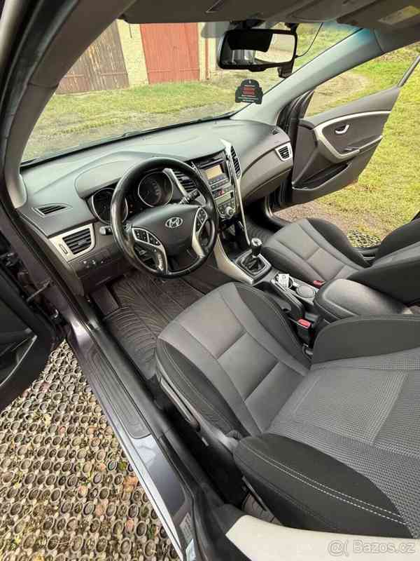 Hyundai i30 1,6   MPi 88 kW 2016 druhý majitel - foto 14