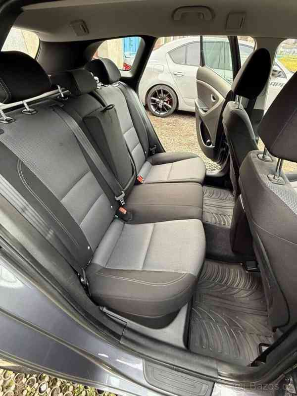 Hyundai i30 1,6   MPi 88 kW 2016 druhý majitel - foto 17