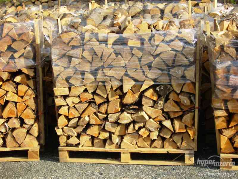 Palivové dřevo naštípané, rovnané - foto 1