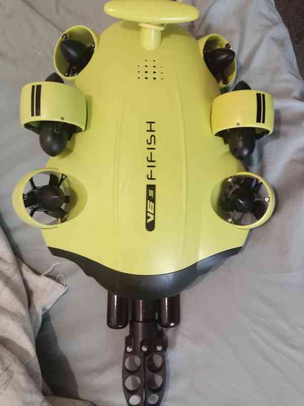 Podvodni dron s robotickou rukou - foto 4