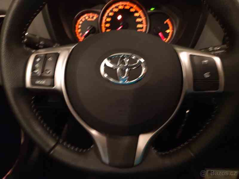 Toyota Yaris 1.3	 - foto 6
