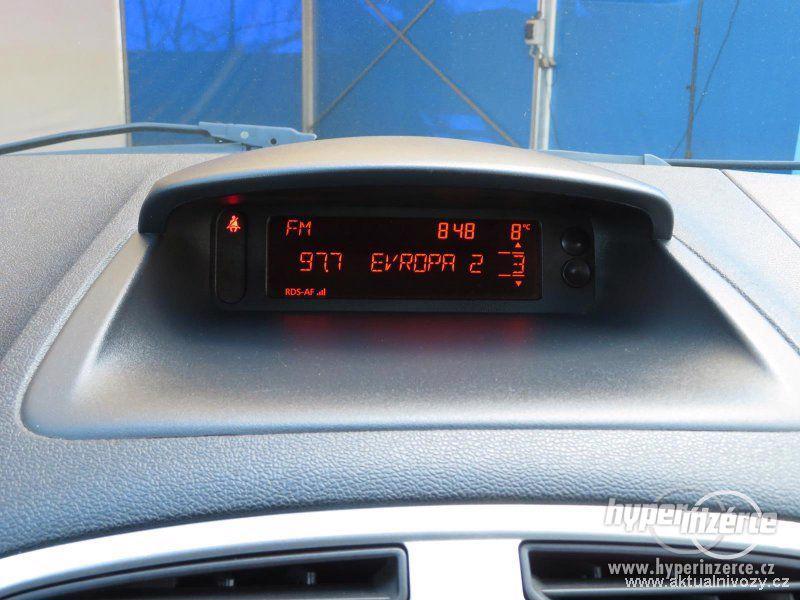 Renault Clio 1.1, benzín, rok 2011, el. okna, STK, centrál, klima - foto 11
