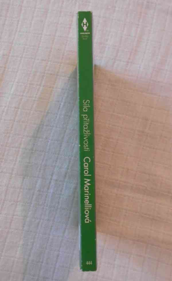 Marinelliová - Síla přitažlivosti - Harlequin - 2020 - foto 4