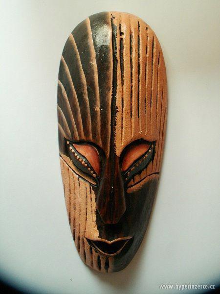 Dřevěná orientální maska (cca 20 cm) - foto 1