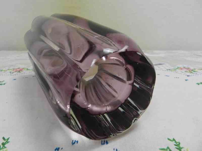 Masivní silnostěnná fialová Váza  - foto 6
