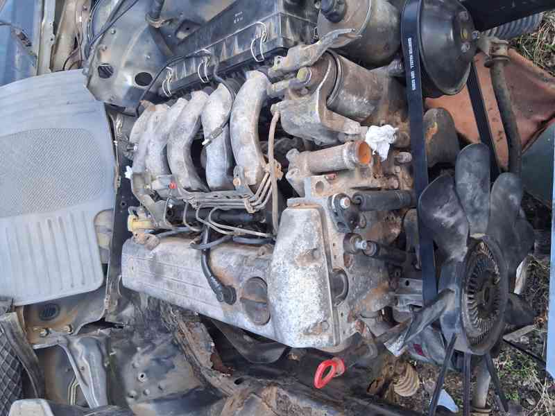 Motor mercedes 2.5 D - foto 2