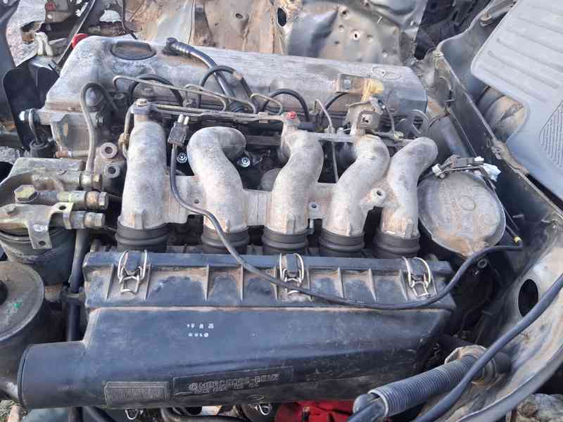 Motor mercedes 2.5 D - foto 3