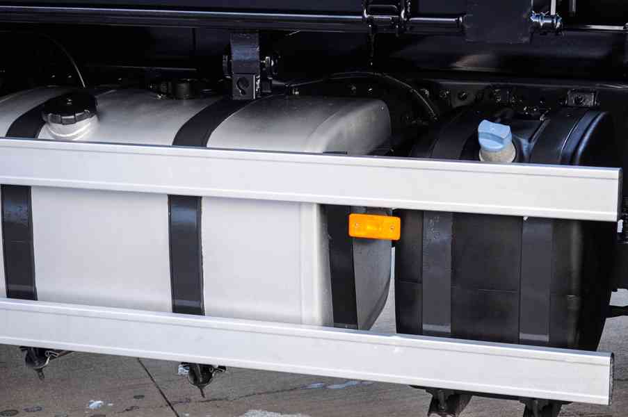 MERCEDES AXOR 1833 TŘÍSTRANNÝ SKLÁPĚČ HYDRAULICKÁ RUKA EURO5 - foto 15