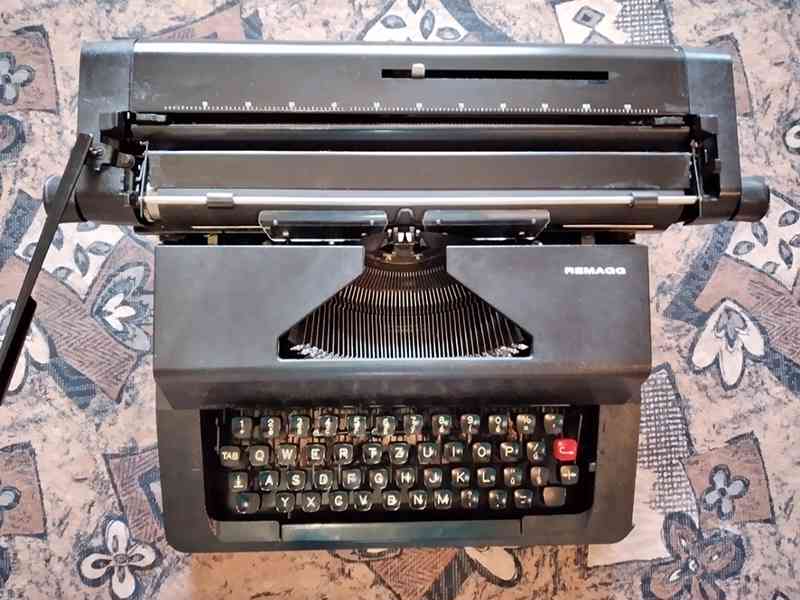 REMAGG psací stroj s kufrem - foto 3