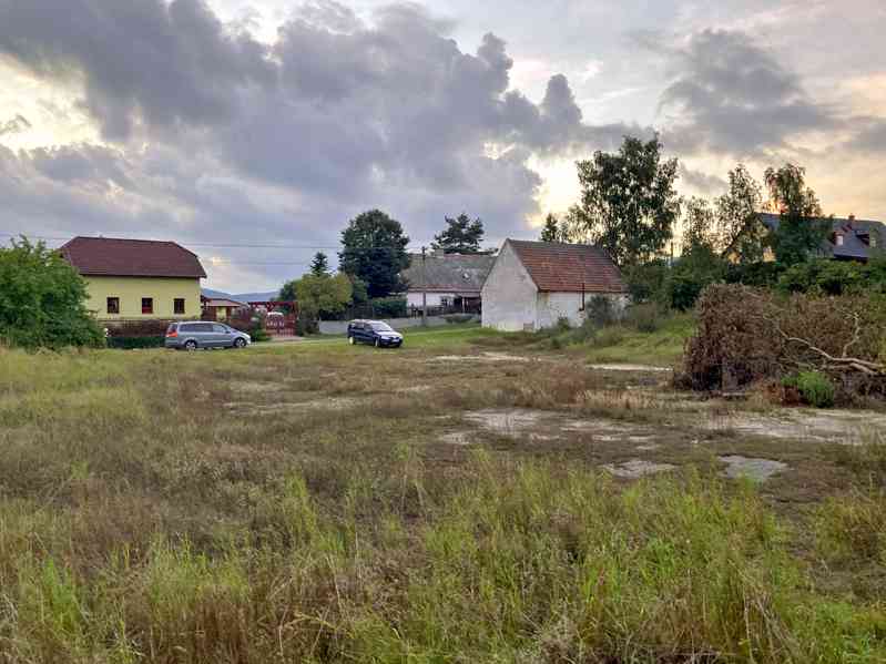 POZEMEK SE STAVEBNÍM POVOLENÍM NA RD, 5200 m2 - foto 3