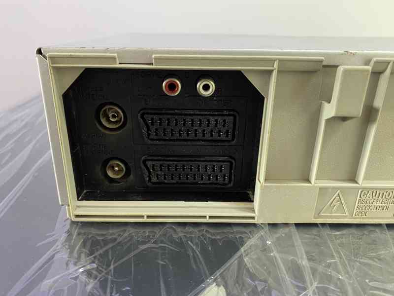 Videorekordér VHS HomeTech VDR6774  - foto 6