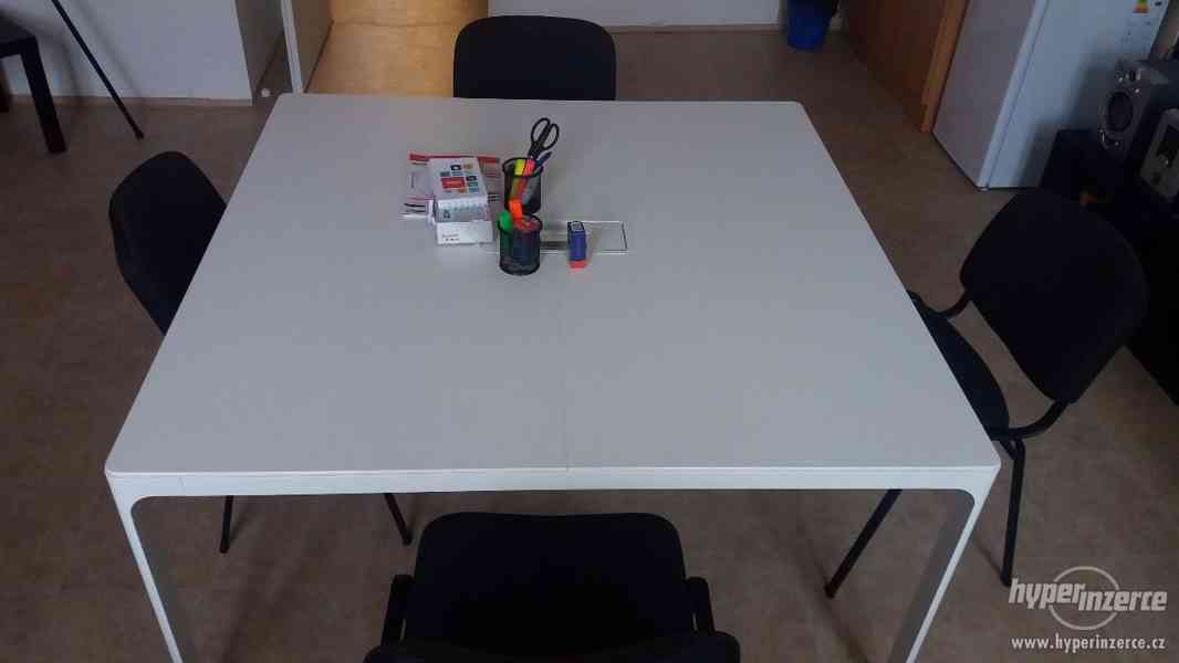 Sleva! Kancelářský konferenční stůl IKEA BEKANT + 4 židle - foto 1