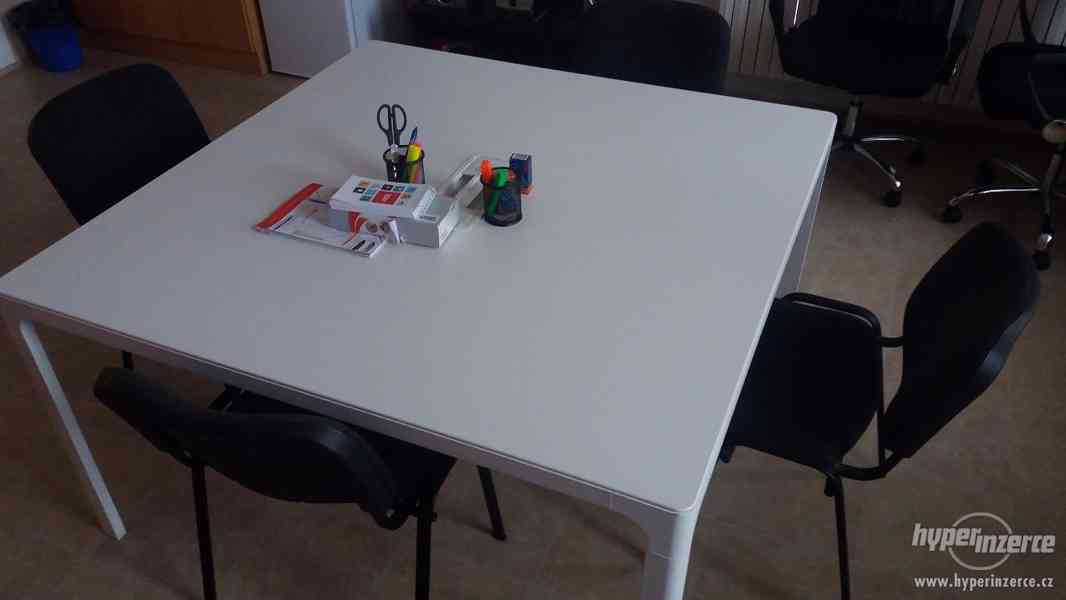 Sleva! Kancelářský konferenční stůl IKEA BEKANT + 4 židle - foto 2