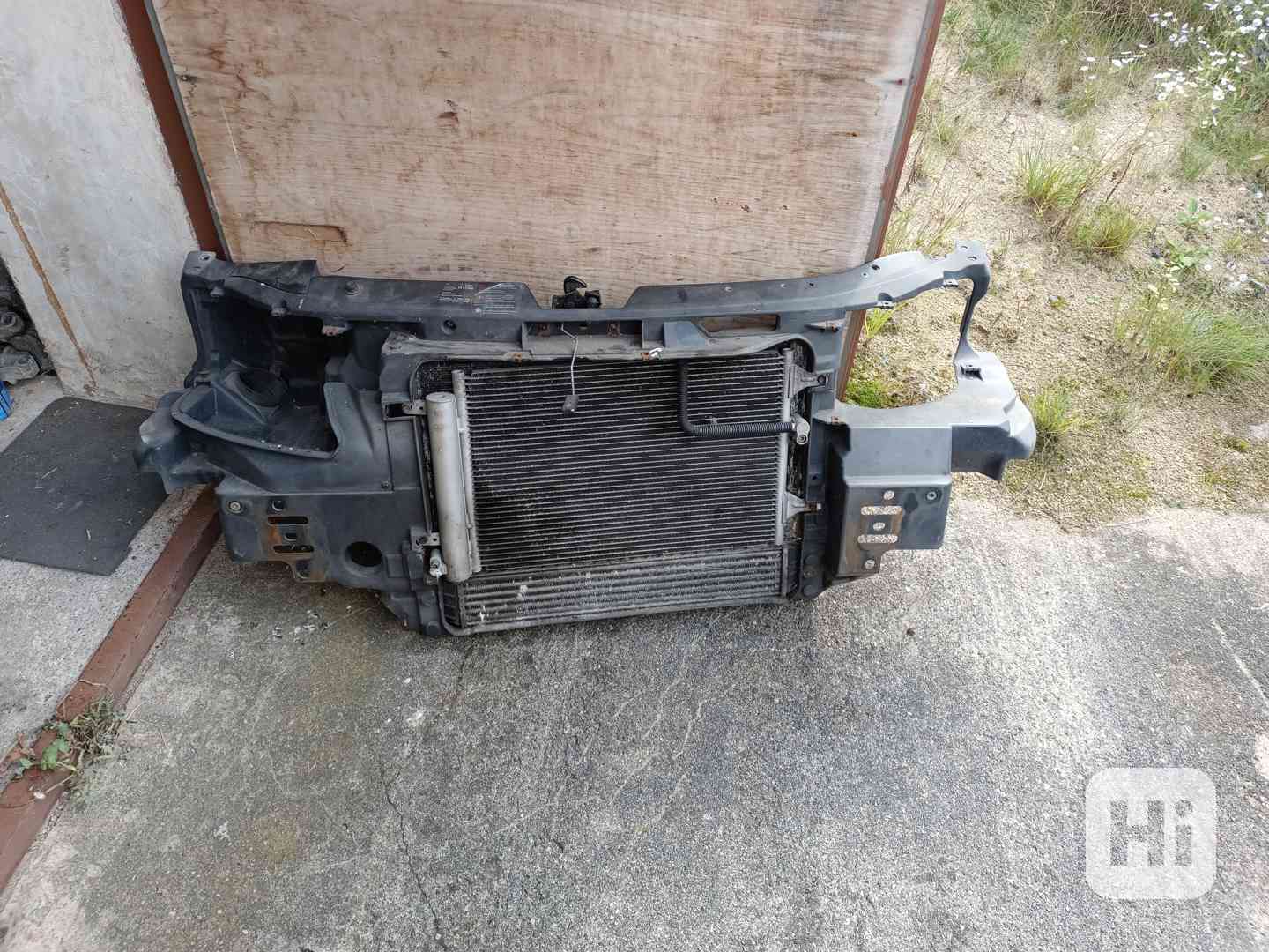 Chladičová stěna Galaxy, Sharan Alhambra 01- - foto 1