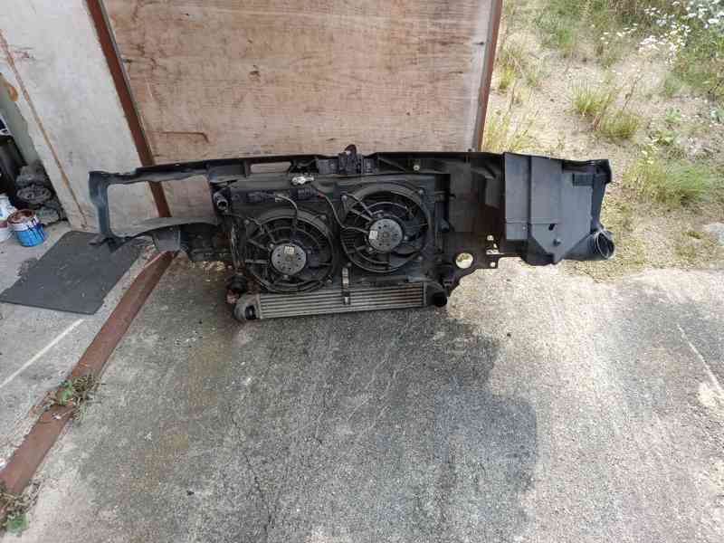 Chladičová stěna Galaxy, Sharan Alhambra 01- - foto 3