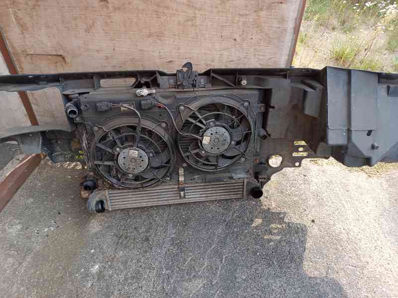 Chladičová stěna Galaxy, Sharan Alhambra 01- - foto 4