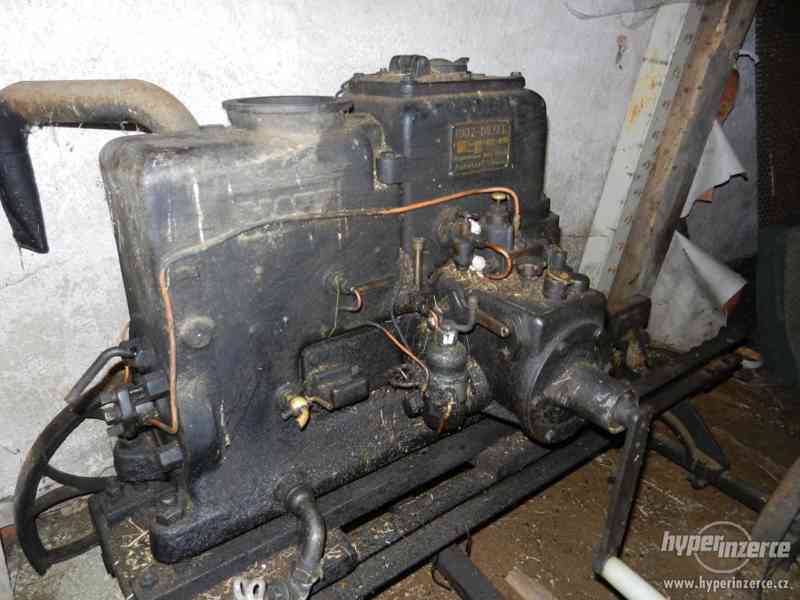 Historický naftový motor - Dvoutaktní - foto 1