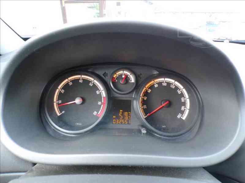 Opel Corsa 1,2 16V KLIMA,TEMPOMAT - foto 5