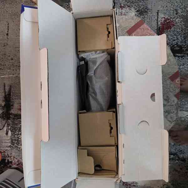 PS4 Pro 1TB - TOP stav, 2x DualShock, dokovací stanice a 3 h - foto 2