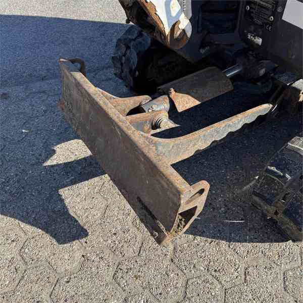 Minirypadlo Bobcat E10 1 t - foto 11