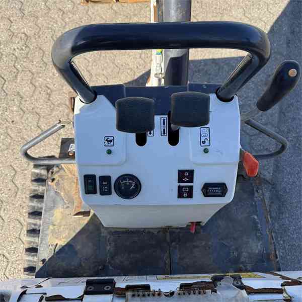 Minirypadlo Bobcat E10 1 t - foto 9