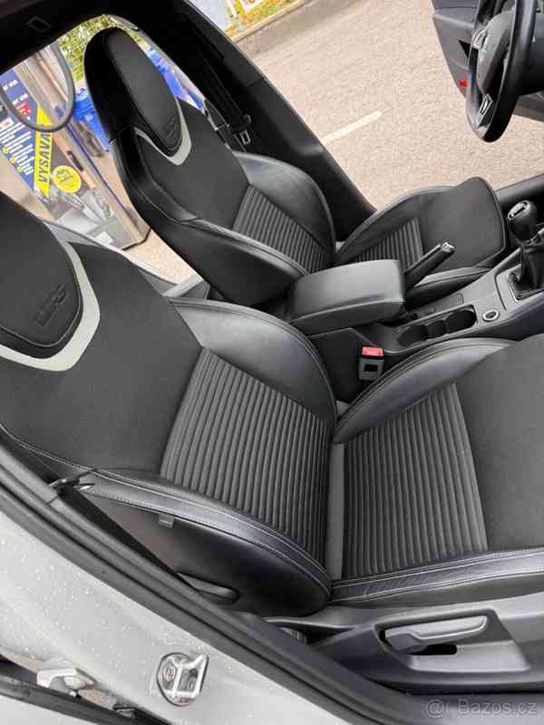 Škoda Octavia 2,0 3 RS Combi TDI - foto 17