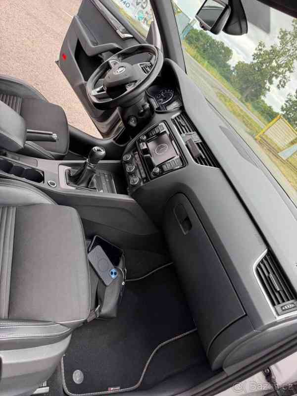 Škoda Octavia 2,0 3 RS Combi TDI - foto 16
