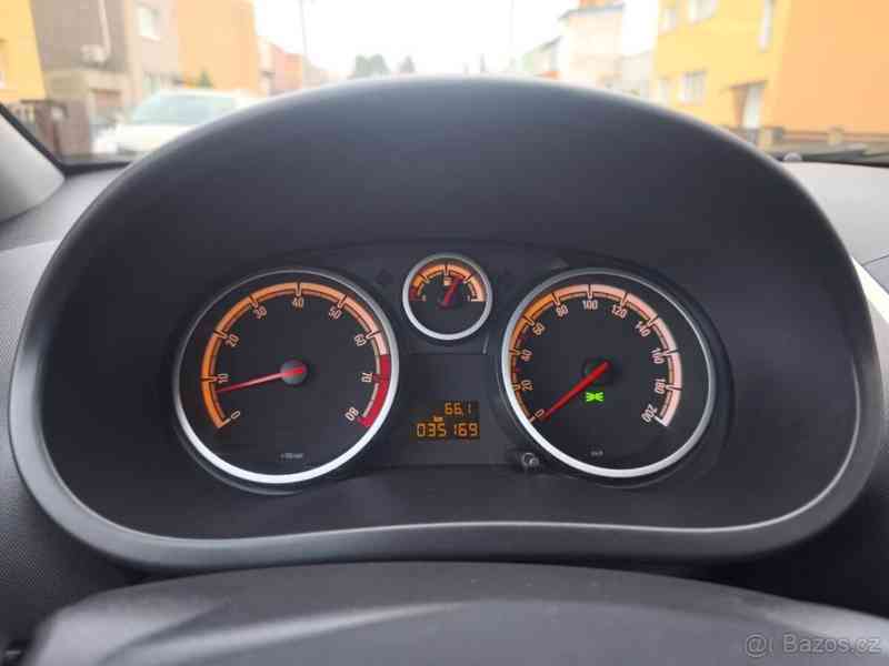 Opel Corsa 1,2   i (63 kW) - foto 12