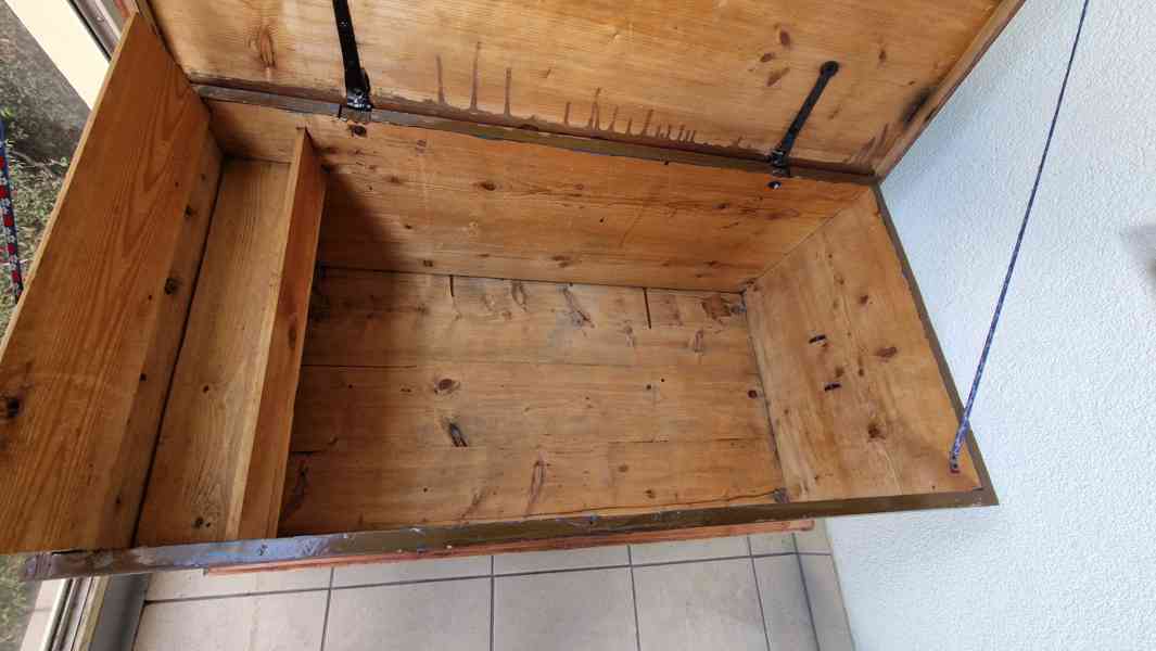 Truhla dřevěná starožitná zrenovovaná - foto 4