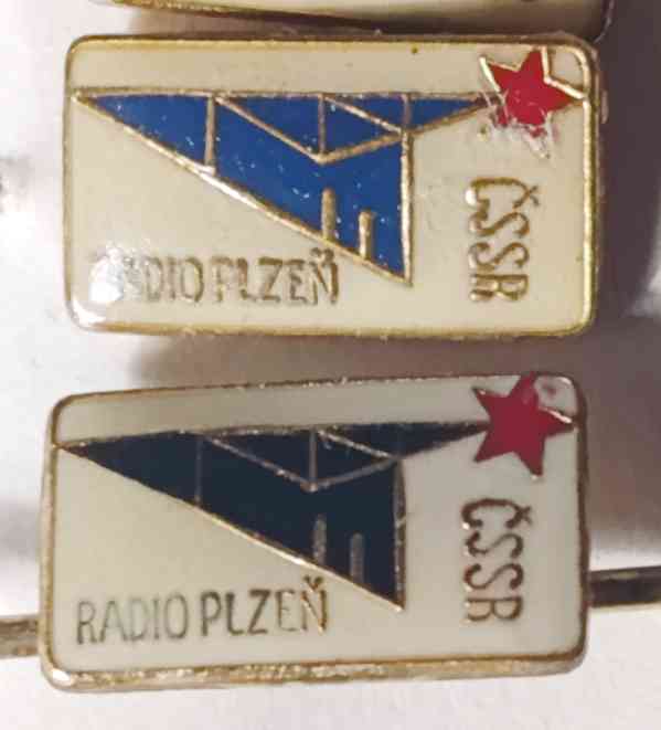 Sada 5 sběratelských odznaků Radio Plzeň ČSSR obdélníkový - foto 5