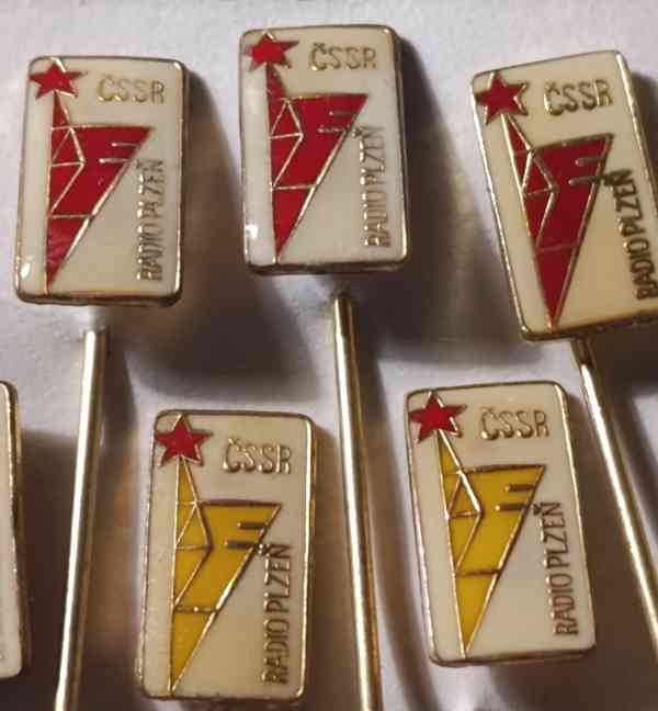 Sada 5 sběratelských odznaků Radio Plzeň ČSSR obdélníkový - foto 3