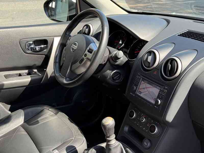 Nissan Qashqai 2,0i Tekna benzín 104kw - foto 19