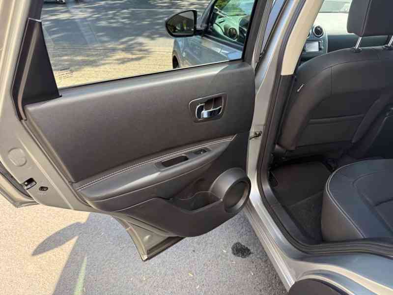 Nissan Qashqai 2,0i Tekna benzín 104kw - foto 30