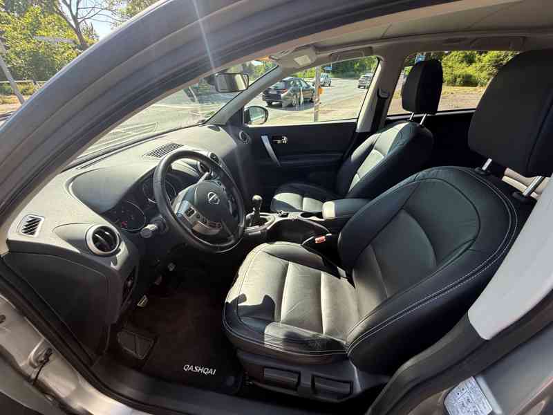 Nissan Qashqai 2,0i Tekna benzín 104kw - foto 8