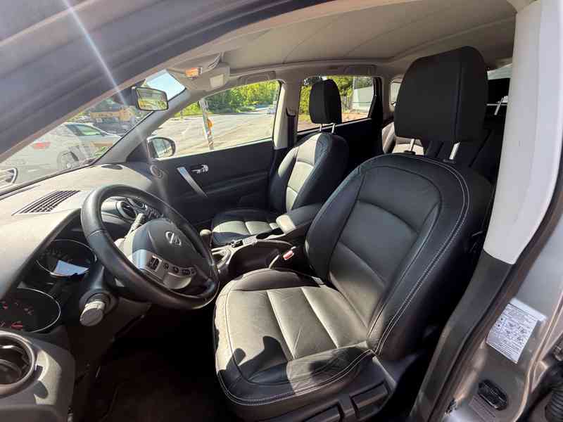 Nissan Qashqai 2,0i Tekna benzín 104kw - foto 28