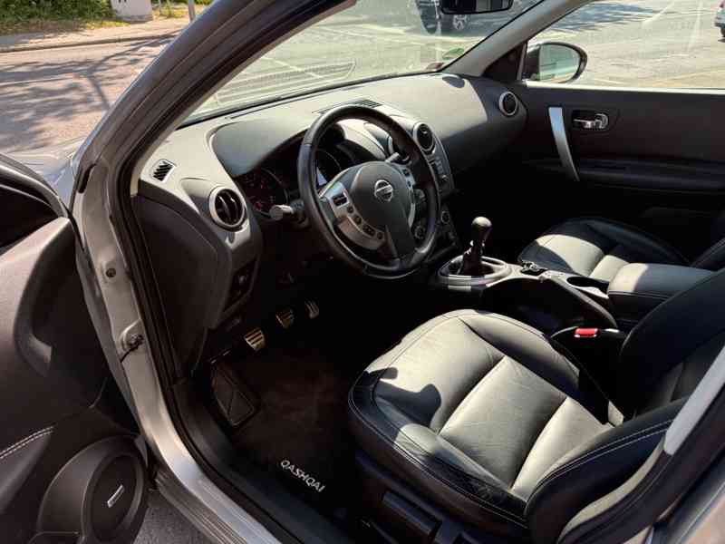 Nissan Qashqai 2,0i Tekna benzín 104kw - foto 33