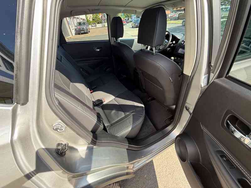 Nissan Qashqai 2,0i Tekna benzín 104kw - foto 22
