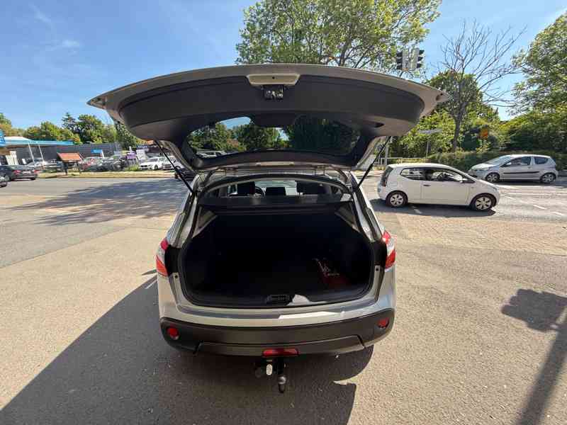 Nissan Qashqai 2,0i Tekna benzín 104kw - foto 24